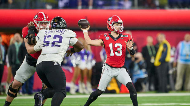 Georgia quarterback Stetson Bennett throws against the TCU Horned Frogs